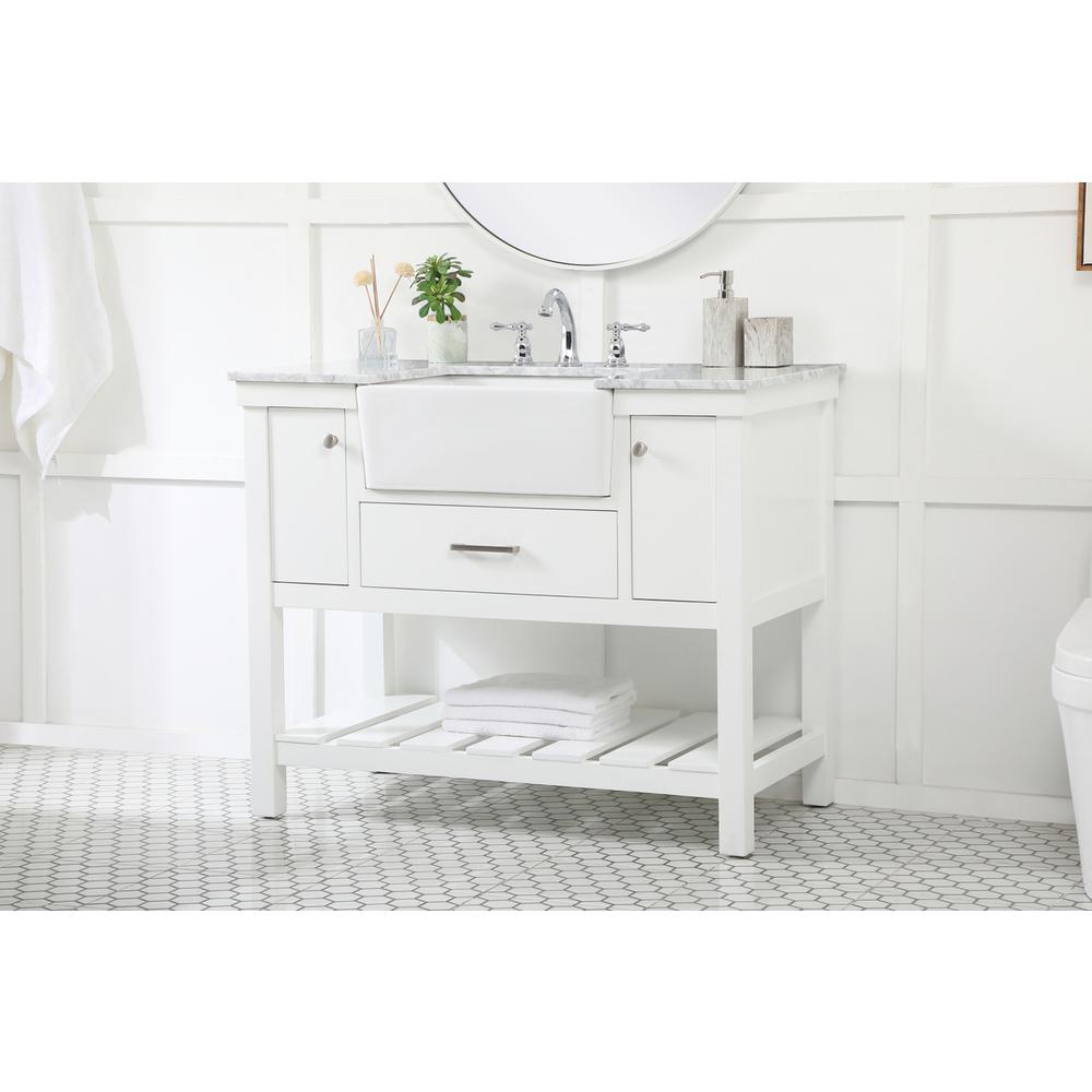 42 inch Single bathroom vanity in white. Picture 2