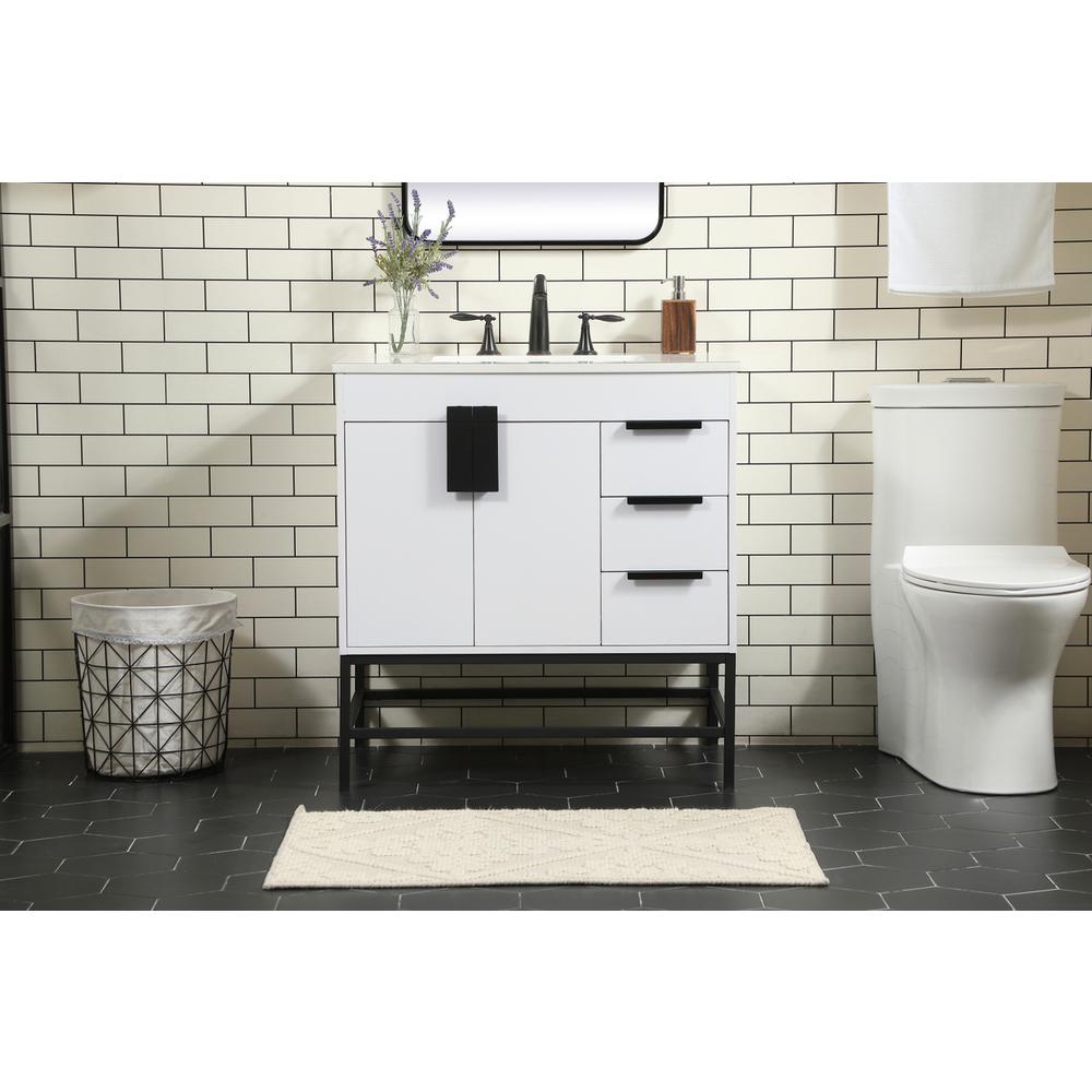 32 inch Single bathroom vanity in white. Picture 14