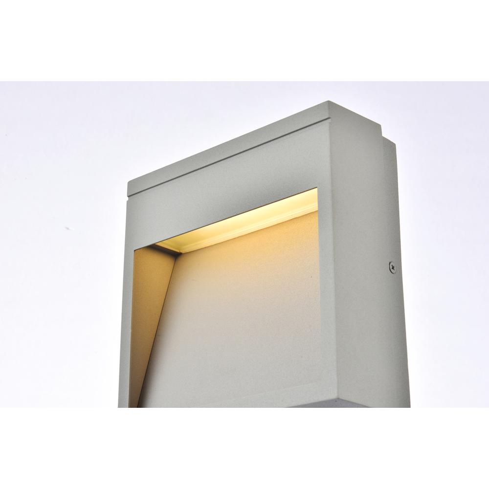 Raine Integrated LED wall sconce  in silver. Picture 2