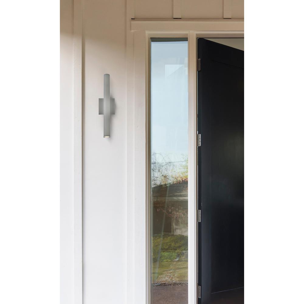 Raine Integrated LED wall sconce in silver. Picture 4