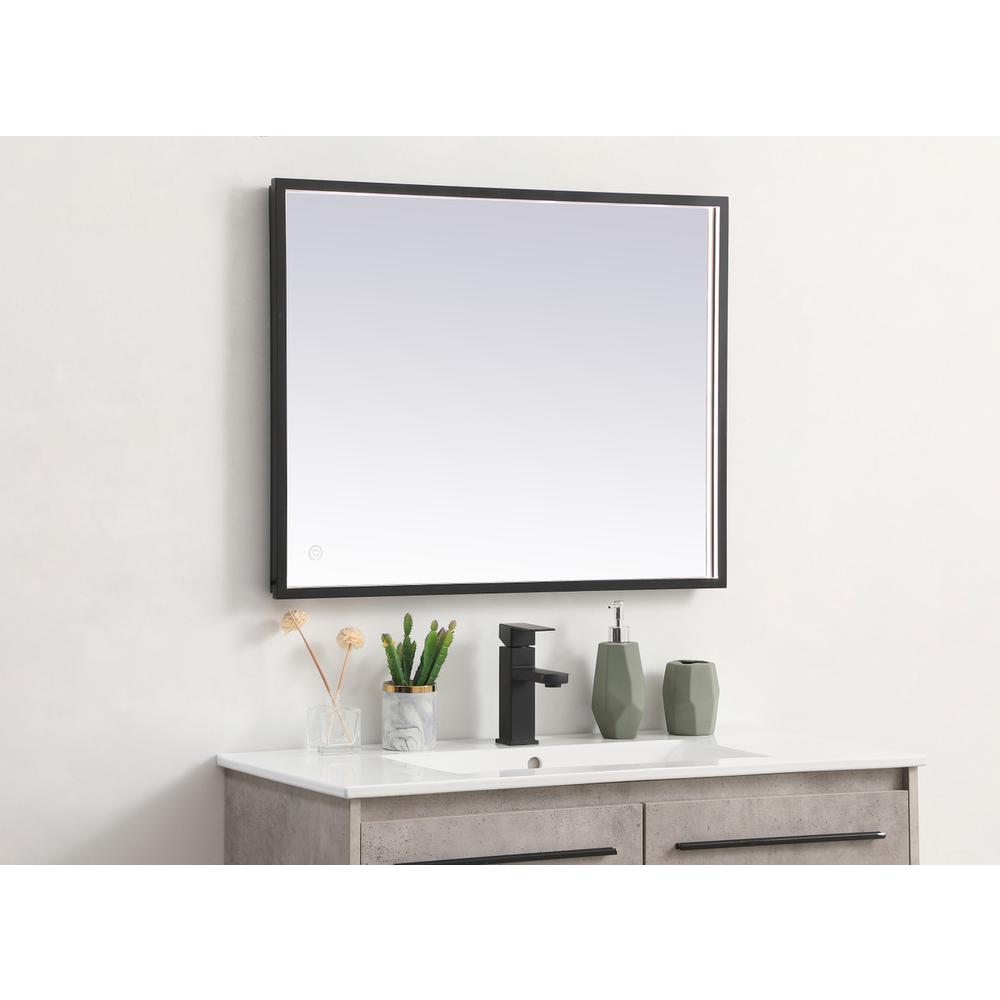 Pier 24x30 inch LED mirror with adjustable color temperature. Picture 3