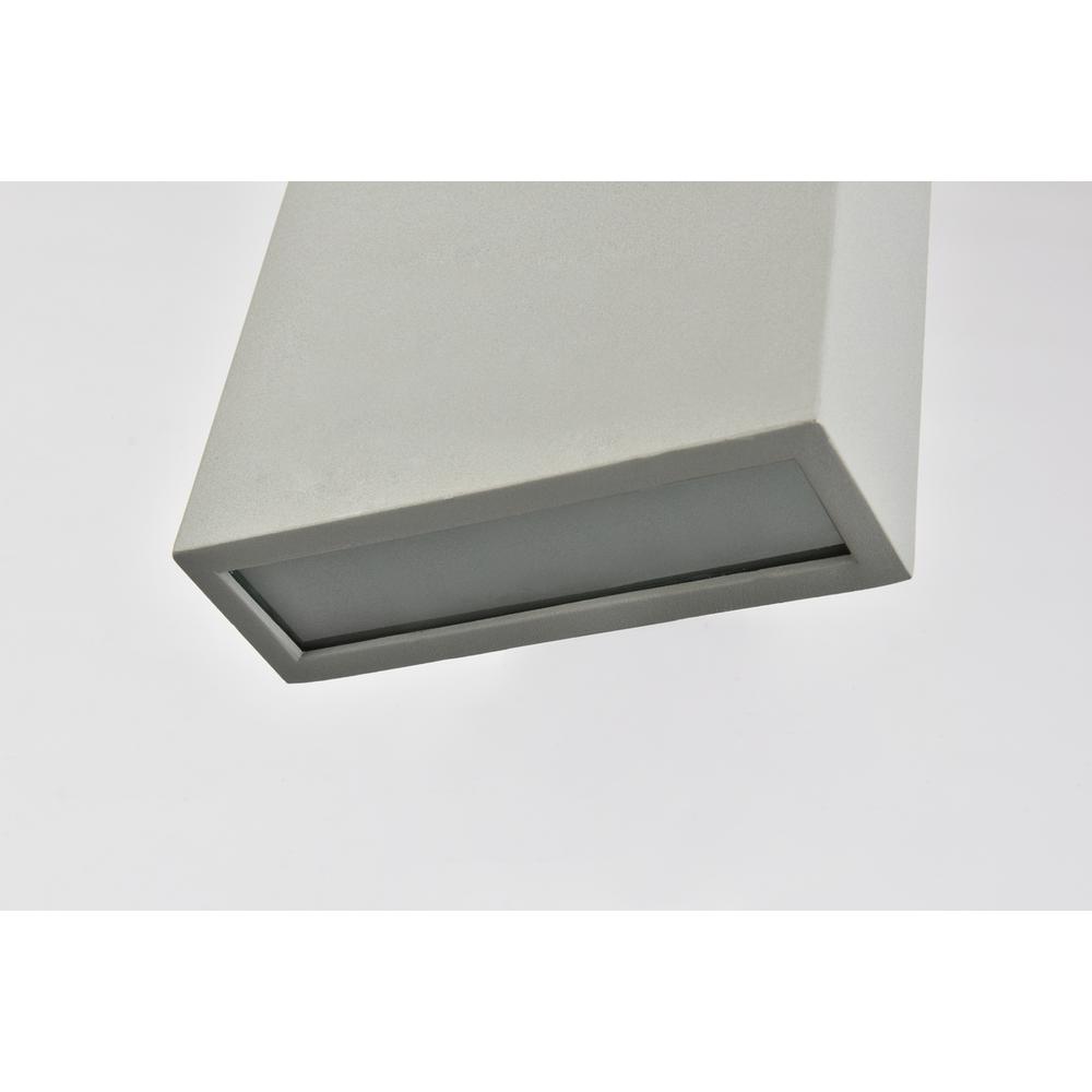 Raine Integrated LED wall sconce  in silver. Picture 4