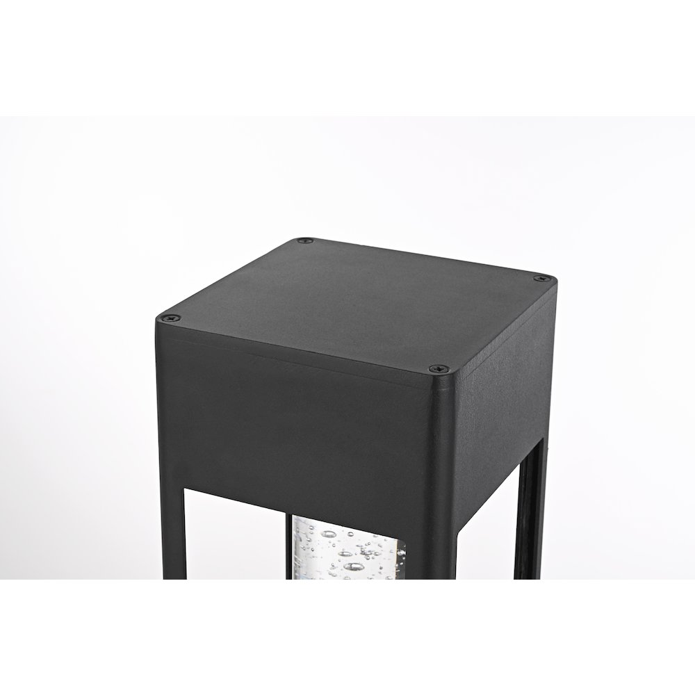 Amaris 18 inch LED Outdoor Post light in Black. Picture 3