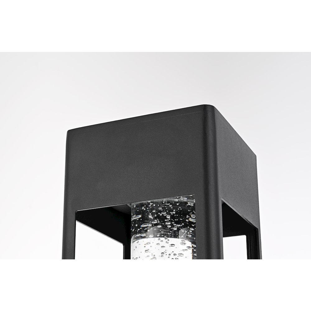 Amaris 18 inch LED Outdoor Post light in Black. Picture 5