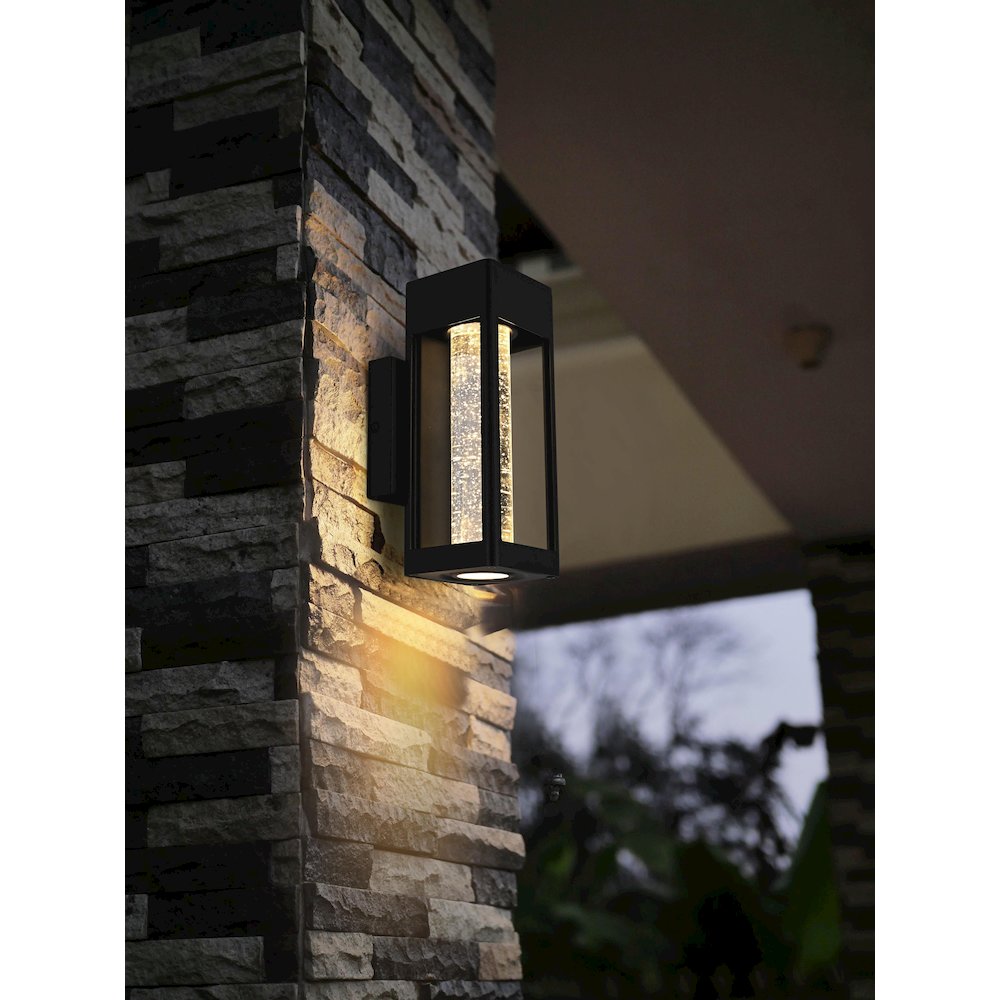 Amaris 10 inch LED Outdoor Wall sconce in Black. Picture 2