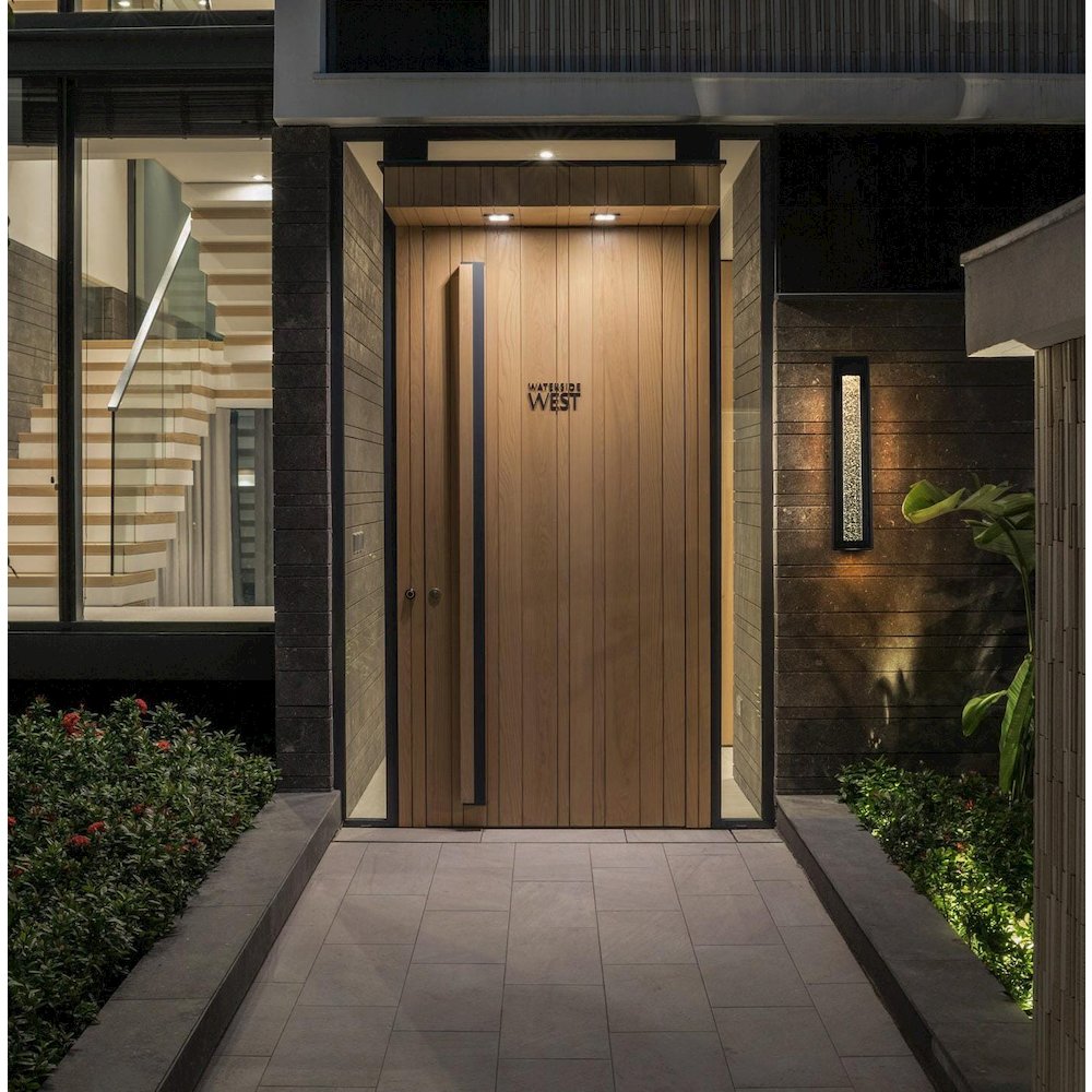 Amaris 27 inch LED Outdoor Wall sconce in Black. Picture 2