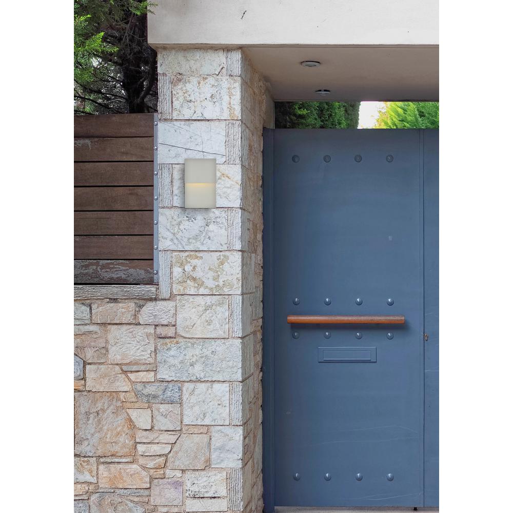 Raine Integrated LED wall sconce  in silver. Picture 5
