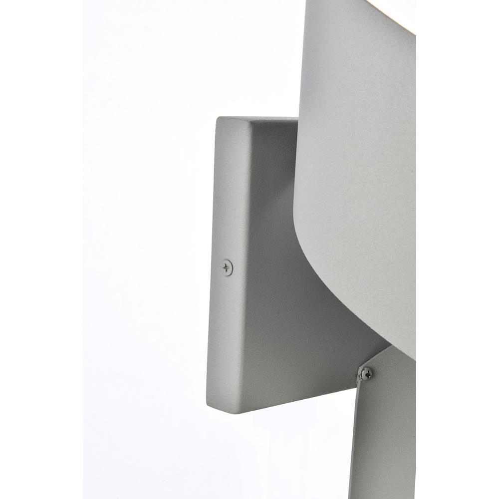 Raine Integrated LED wall sconce  in silver. Picture 3