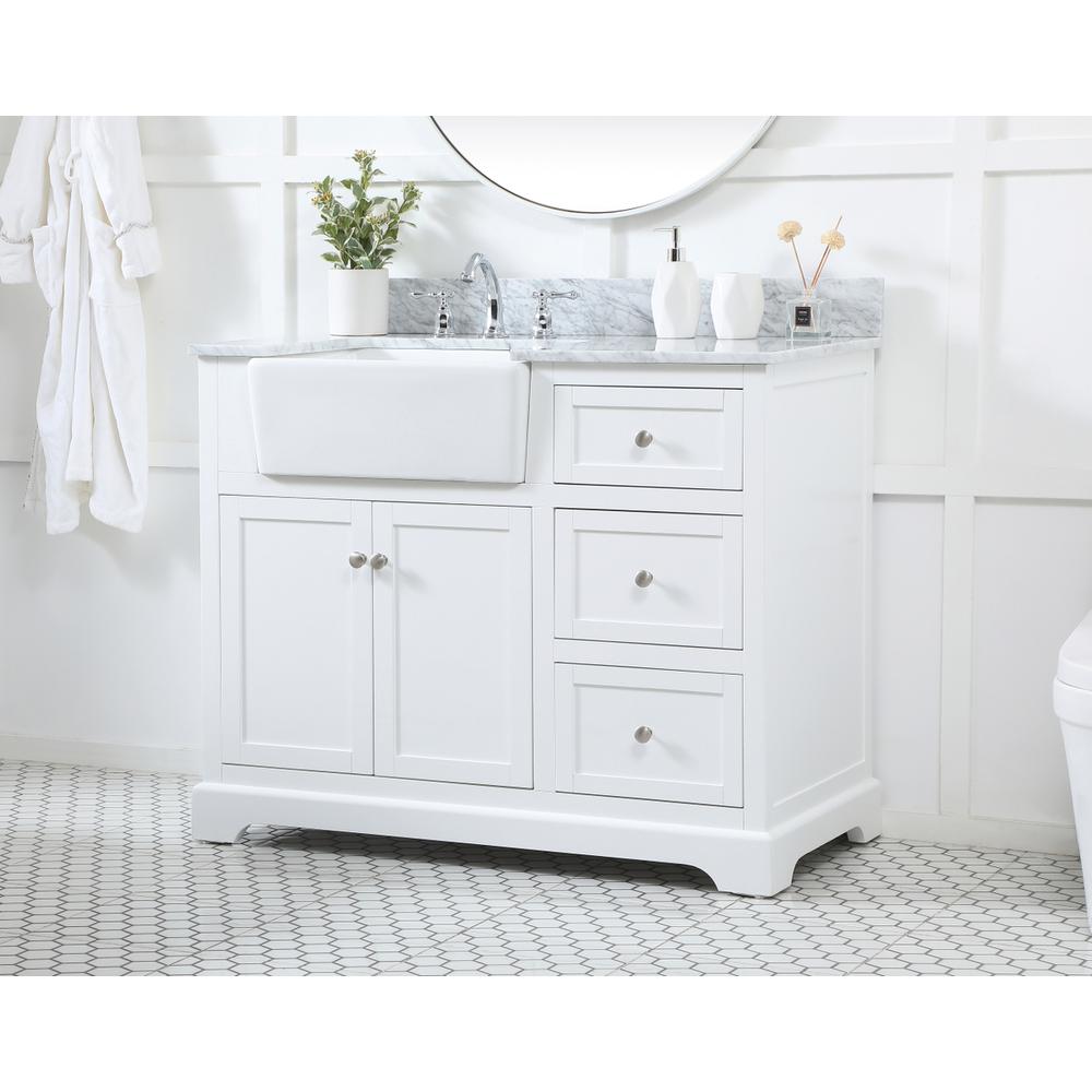 42 inch Single bathroom vanity in white with backsplash. Picture 2