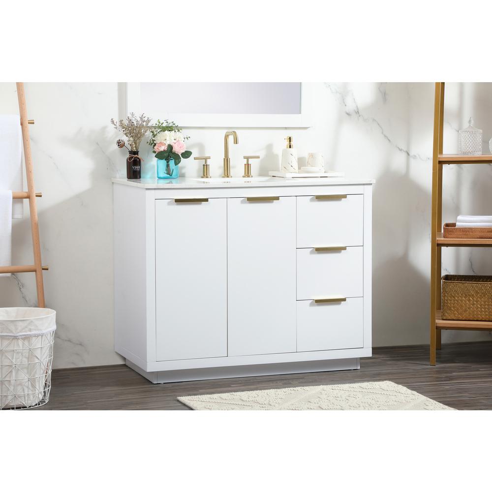 42 inch Single bathroom vanity in white. Picture 2