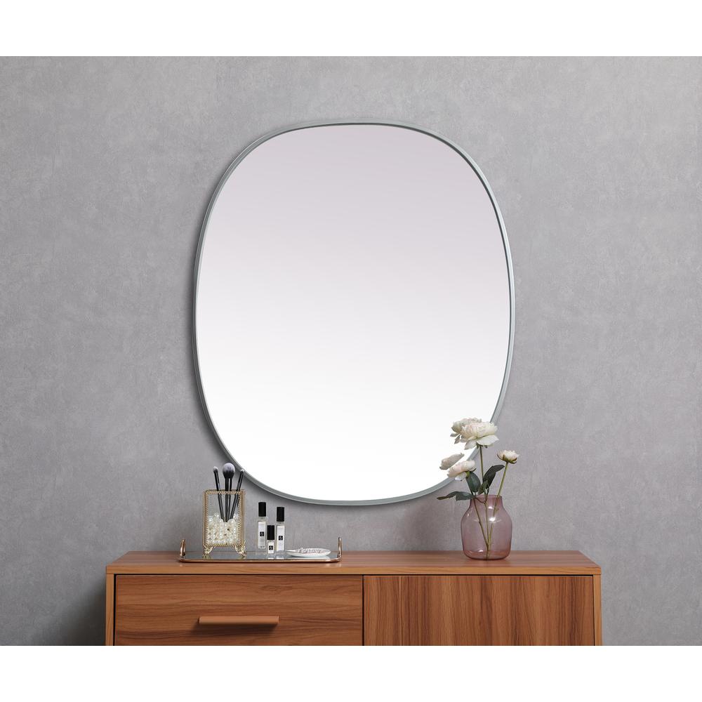 Metal Frame Oval Mirror 30x36 Inch in Silver. Picture 3