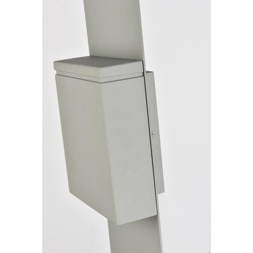 Raine Integrated LED wall sconce  in silver. Picture 4