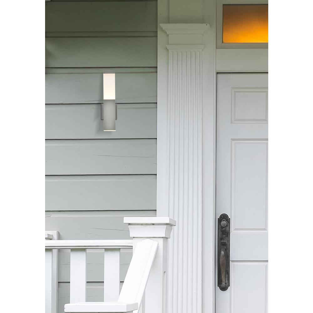 Raine Integrated LED wall sconce  in silver. Picture 5
