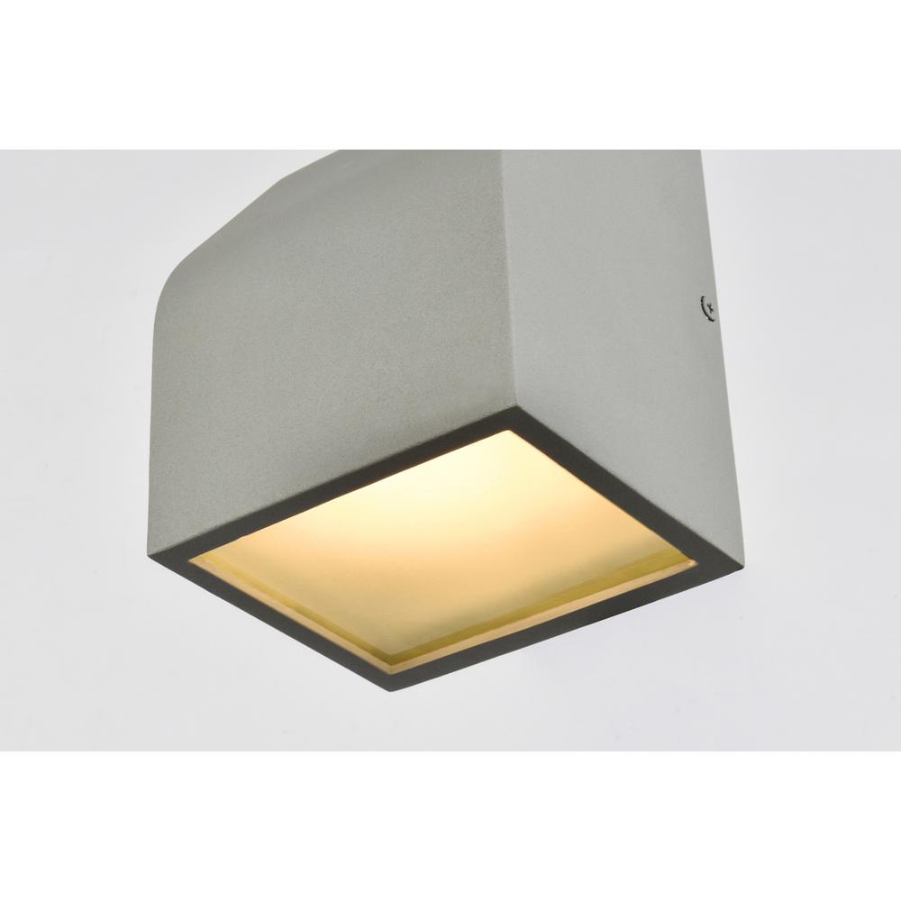 Raine Integrated LED wall sconce in silver. Picture 2
