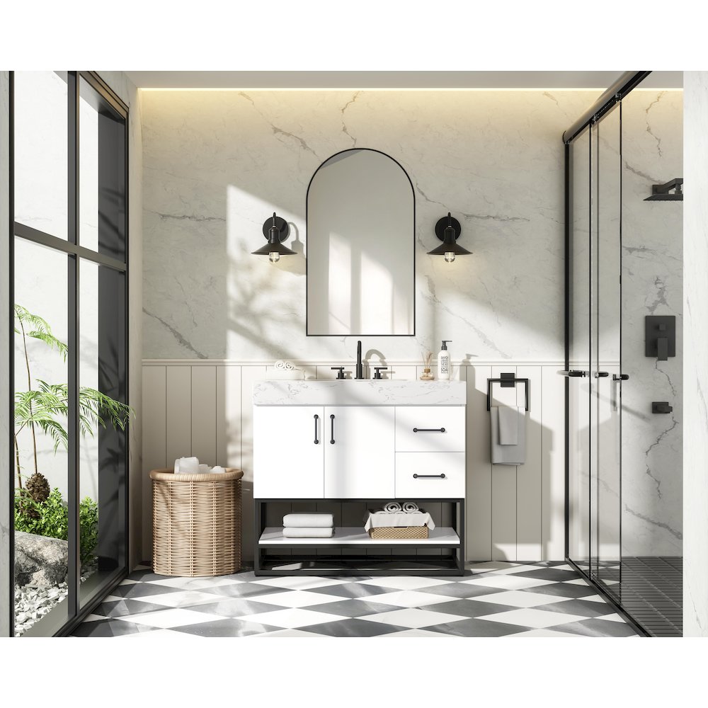 36 inch Single Bathroom Vanity in White. Picture 4