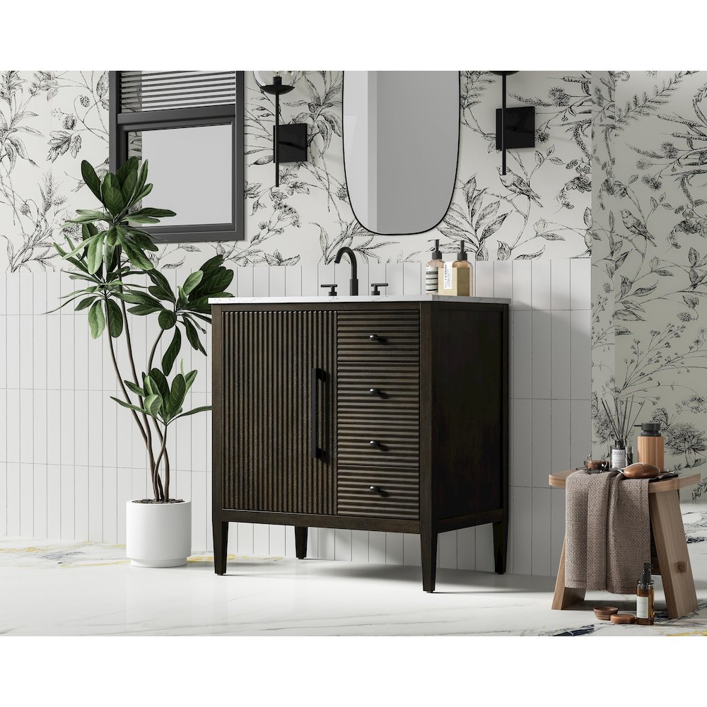 32 inch Single Bathroom Vanity in Chocolate Oak. Picture 3