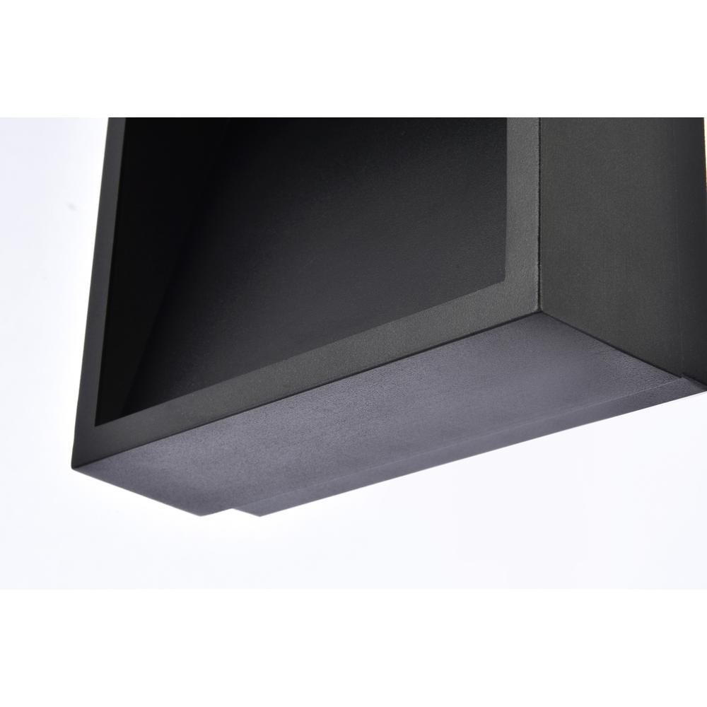 Raine Integrated LED wall sconce in black. Picture 4