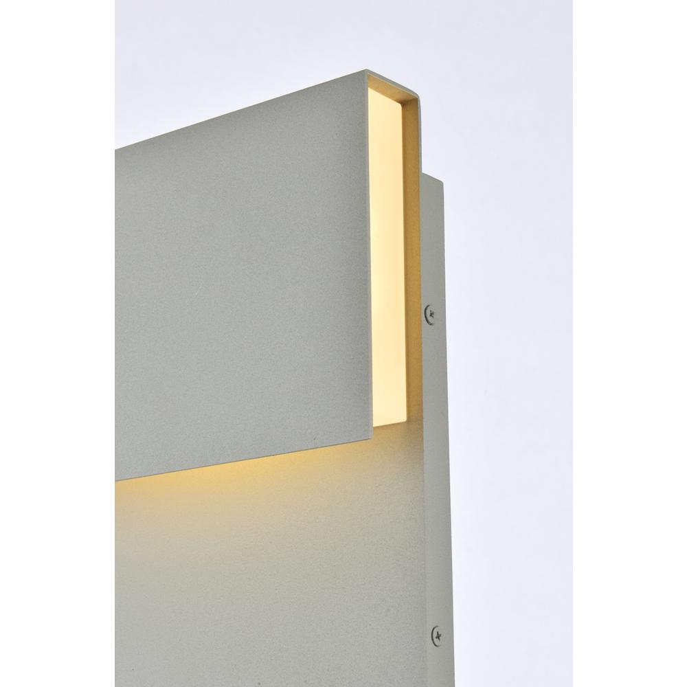 Raine Integrated LED wall sconce  in silver. Picture 2