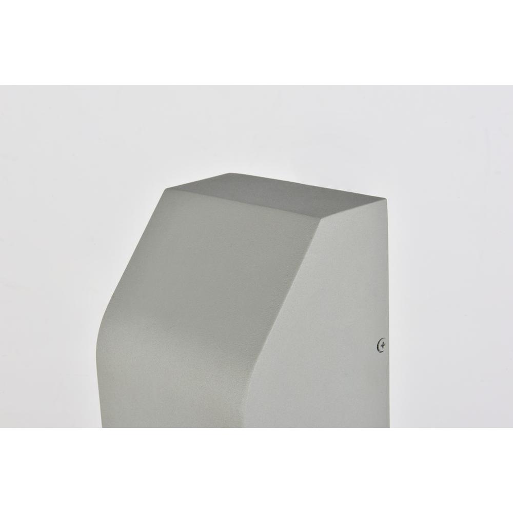 Raine Integrated LED wall sconce in silver. Picture 4