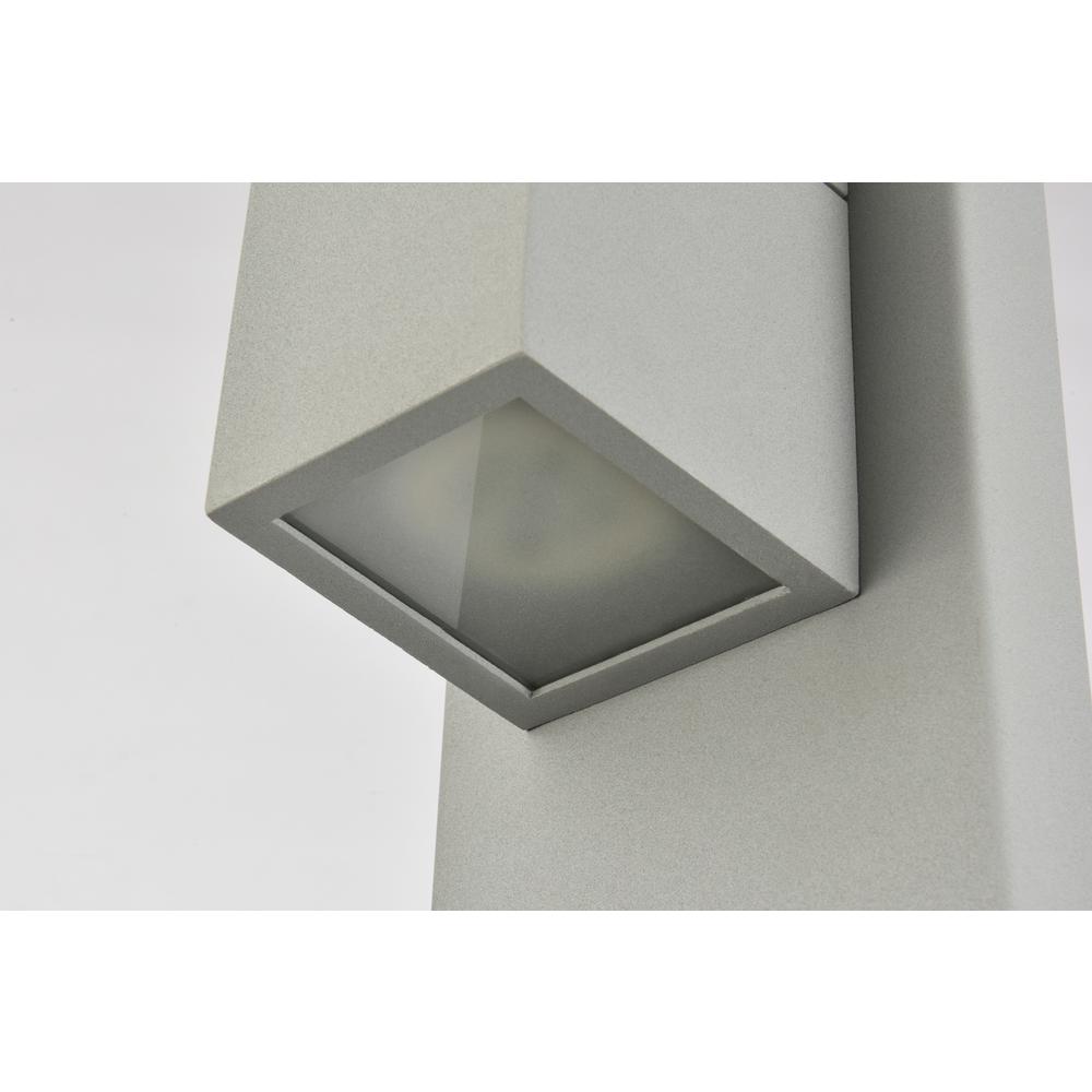 Raine Integrated LED wall sconce in silver. Picture 3