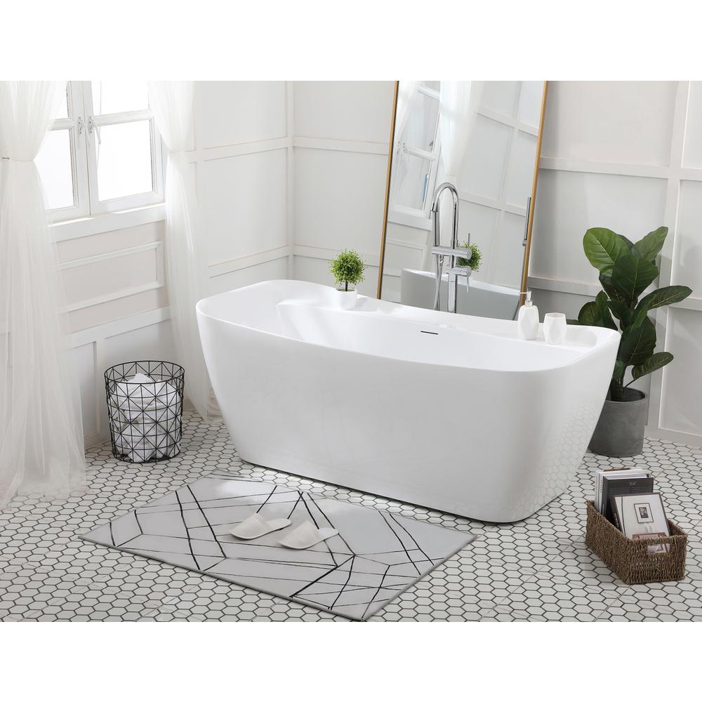 67 inch soaking bathtub in glossy white. Picture 3