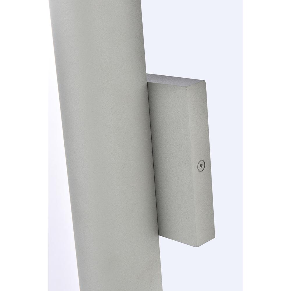 Raine Integrated LED wall sconce in silver. Picture 2