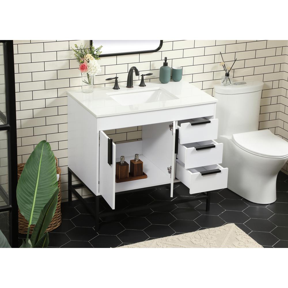 36 inch Single bathroom vanity in white. Picture 3