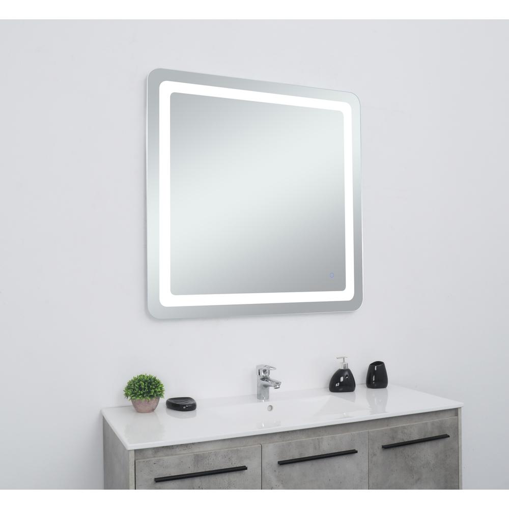 Genesis 36in x 36in soft edge LED mirror. Picture 4