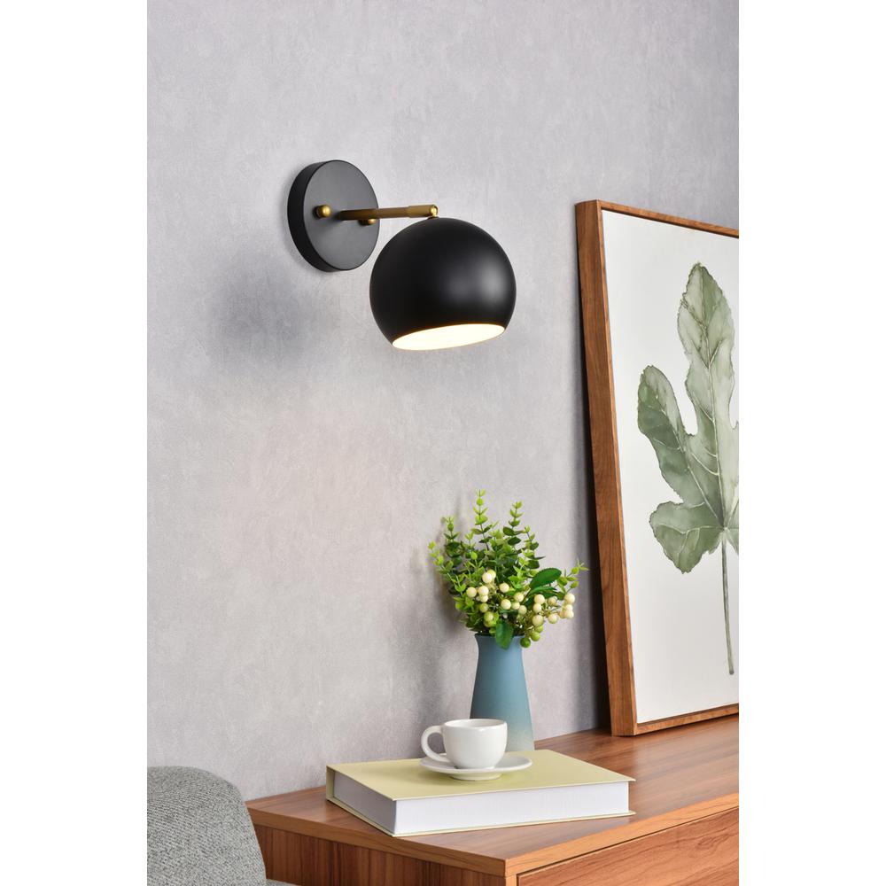 Othello 1 light black and brass wall sconce. Picture 9
