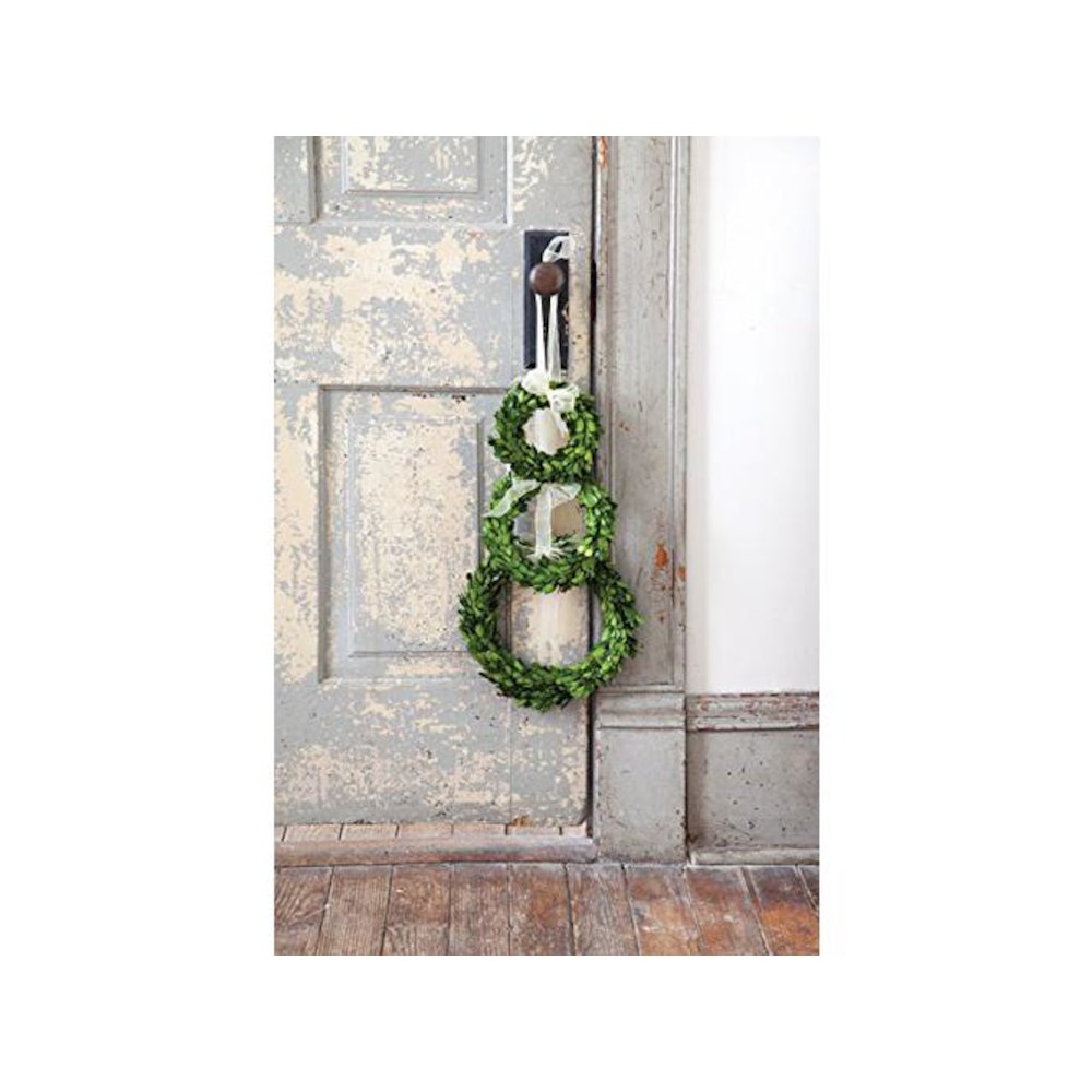 Preserved Boxwood Wreaths with Ivory Ribbon. Picture 1
