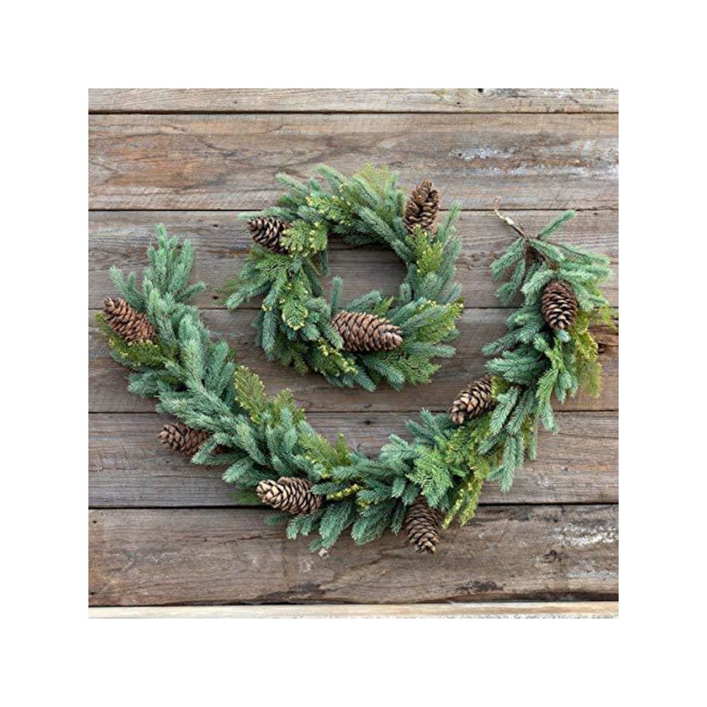 Mixed Evergreen Wreath. Picture 2