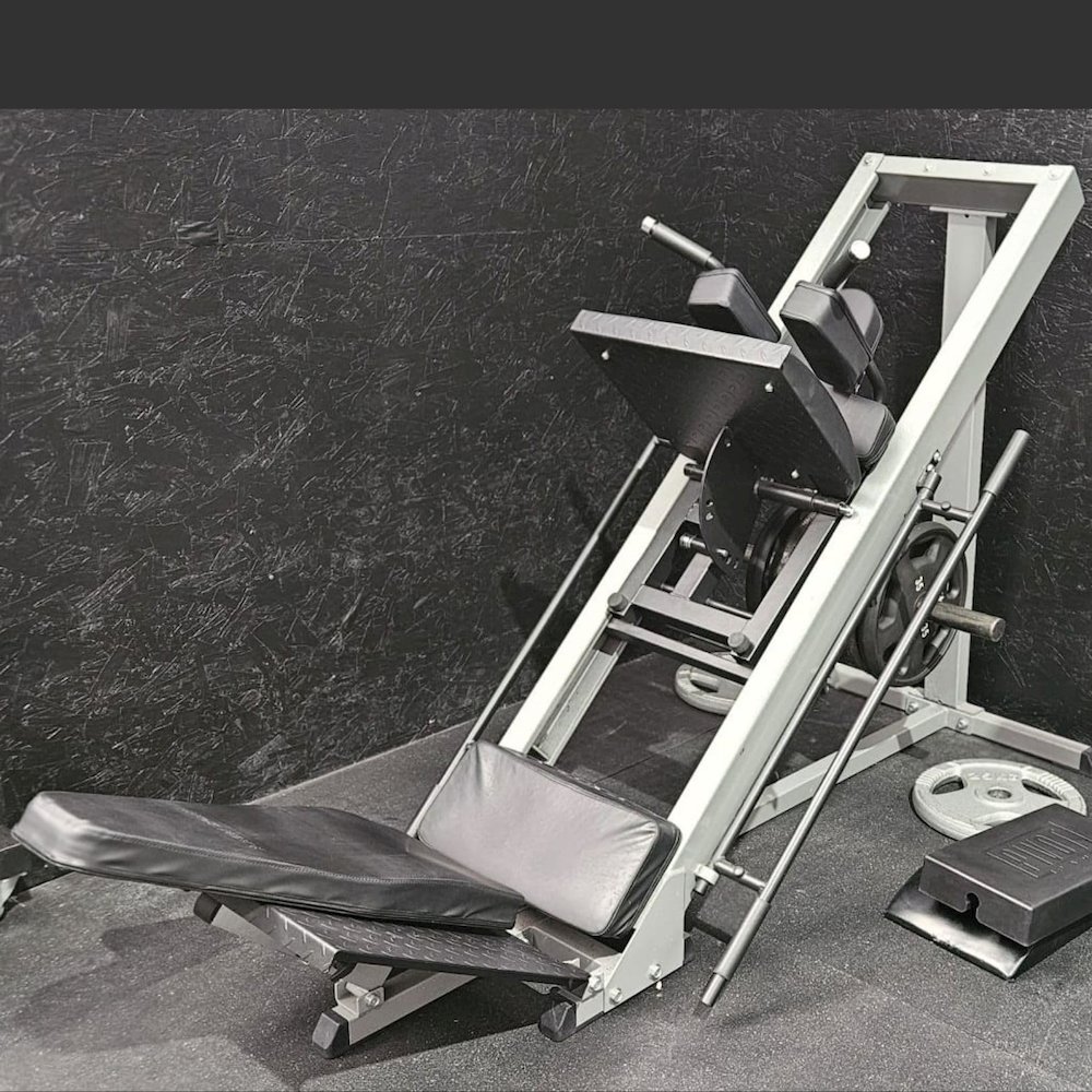 Leg Press and Hack Squat Machine. Picture 7