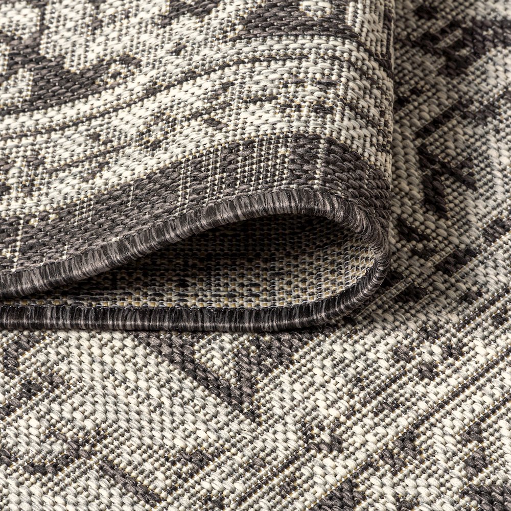 Sinjuri Medallion TetuWeave   Indoor/Outdoor  Rug. Picture 1
