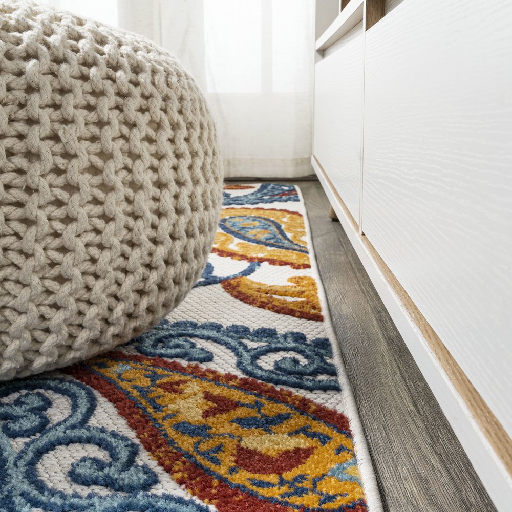 Julien Paisley High-Low Indoor/Outdoor Area Rug. Picture 7