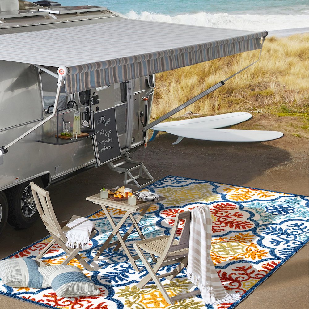 Cassis Ornate Ogee Trellis High-Low Indoor/Outdoor Area Rug. Picture 9