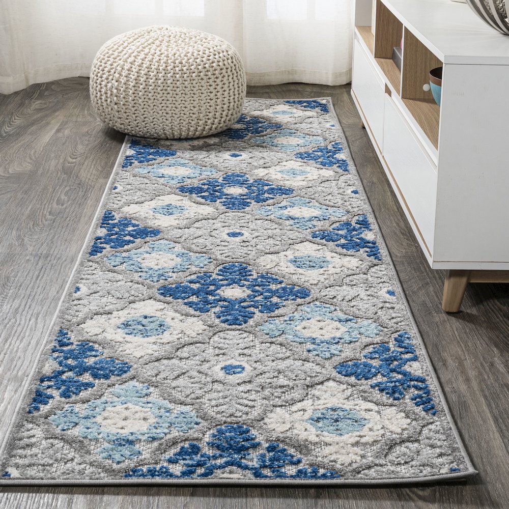 Cassis Ornate Ogee Trellis High-Low Indoor/Outdoor Area Rug. Picture 2