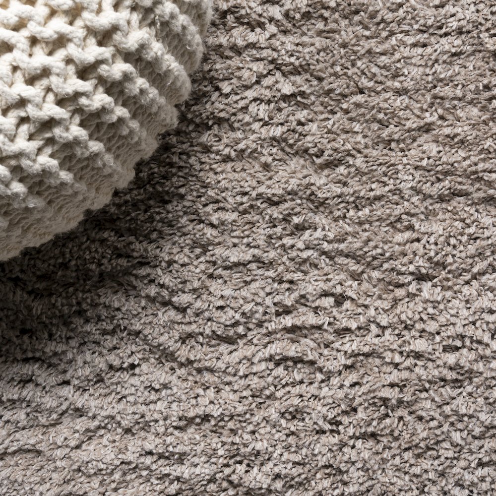 Groovy Solid Shag Area Rug. Picture 4