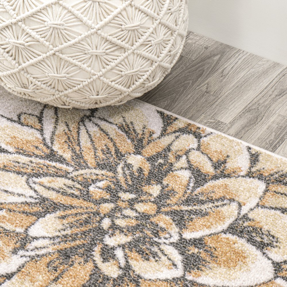 Giglio Modern Botanical Flower Area Rug. Picture 6