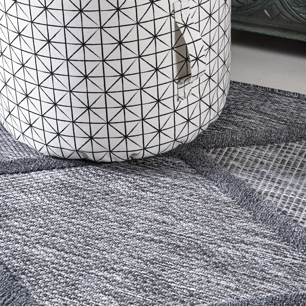 Salines Diamond Trellis Indoor/Outdoor Area Rug. Picture 12