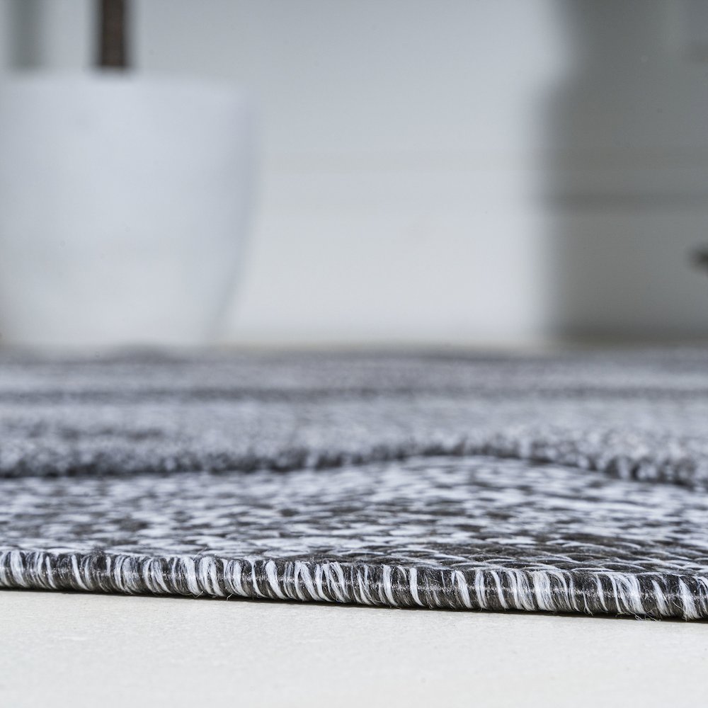 Salines Diamond Trellis Indoor/Outdoor Area Rug. Picture 11
