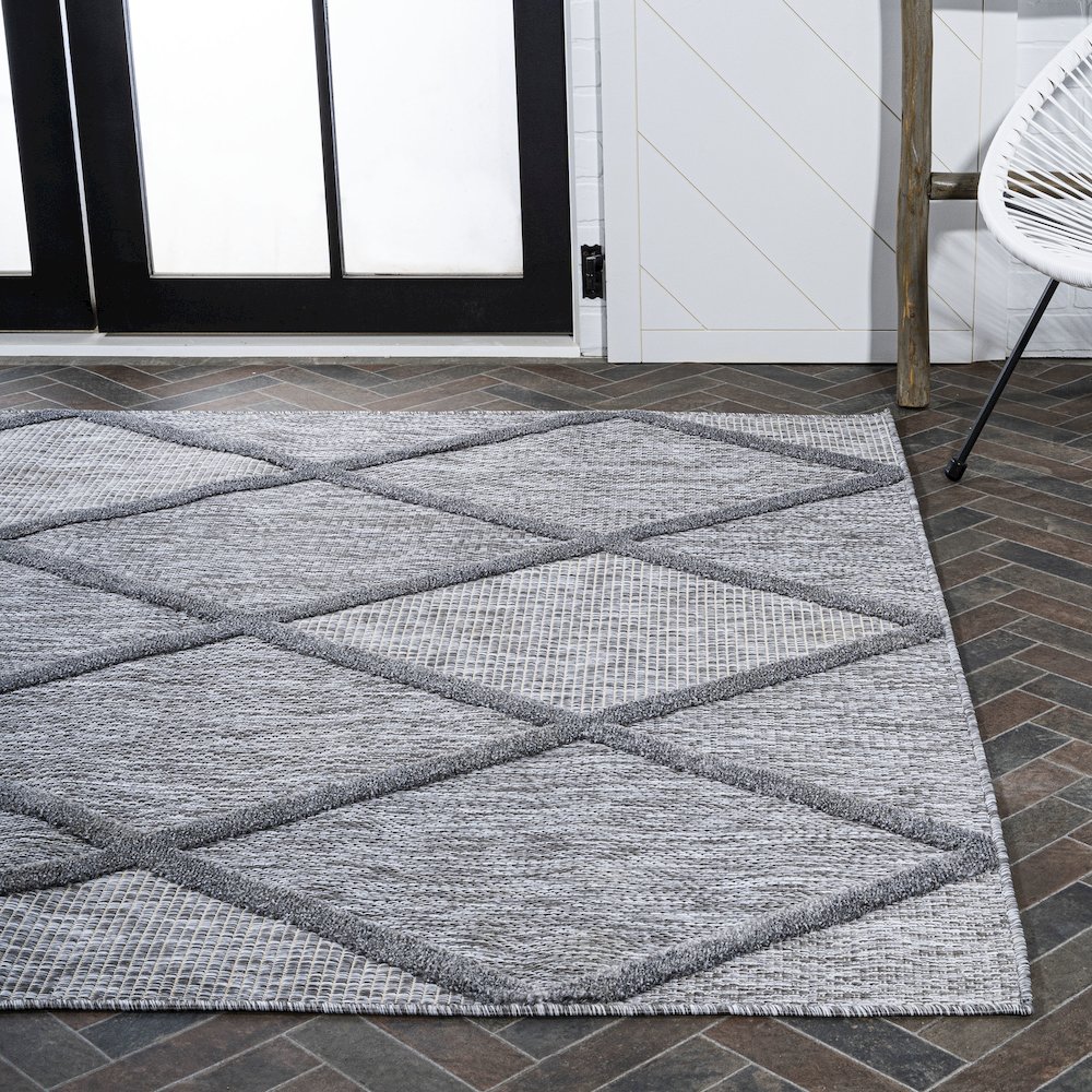 Salines Diamond Trellis Indoor/Outdoor Area Rug. Picture 7