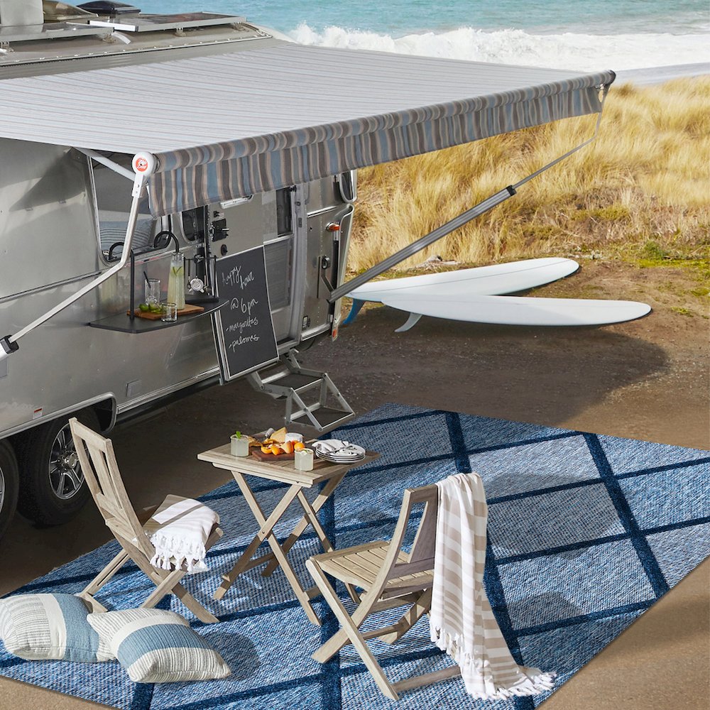 Salines Diamond Trellis Indoor/Outdoor Area Rug. Picture 9