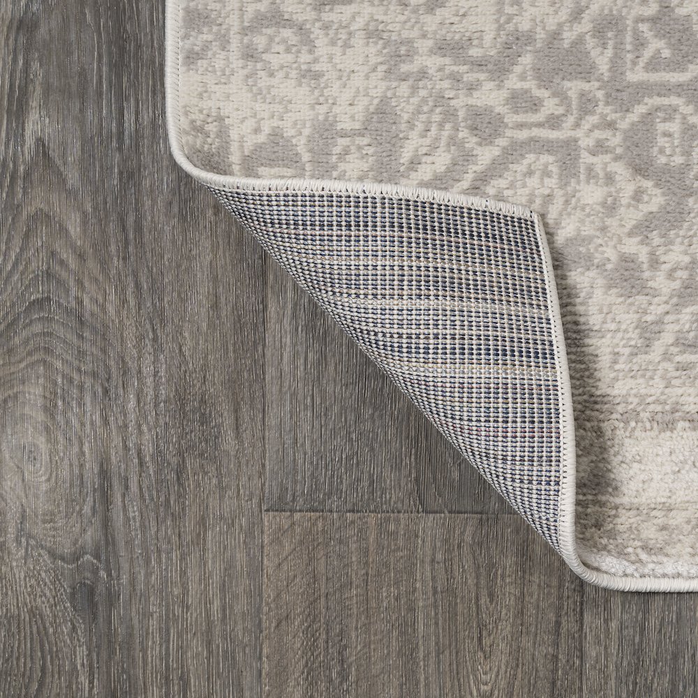 Kelly Rosalia Cottage Medallion Area Rug. Picture 3
