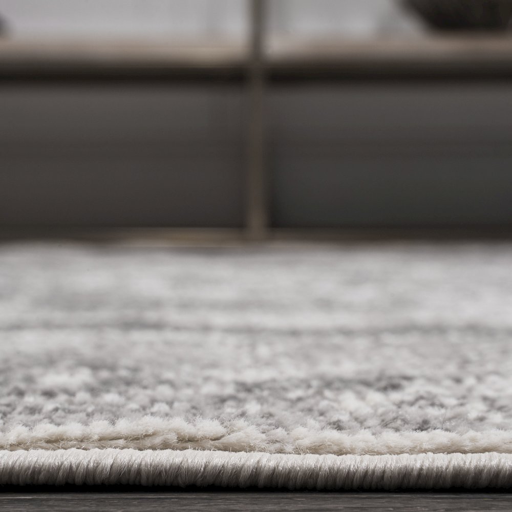 Kelly Rosalia Cottage Medallion Area Rug. Picture 8