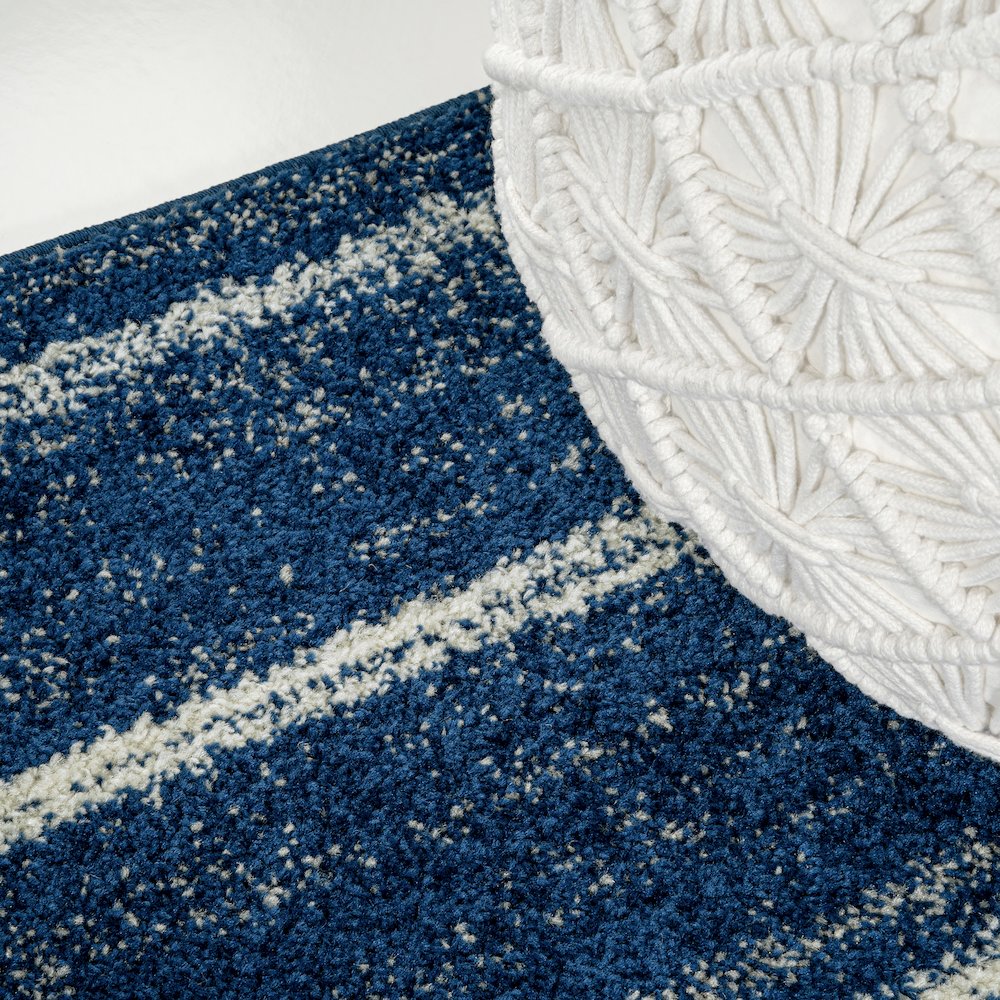 Williamsburg Minimalist Stripe Area Rug. Picture 4