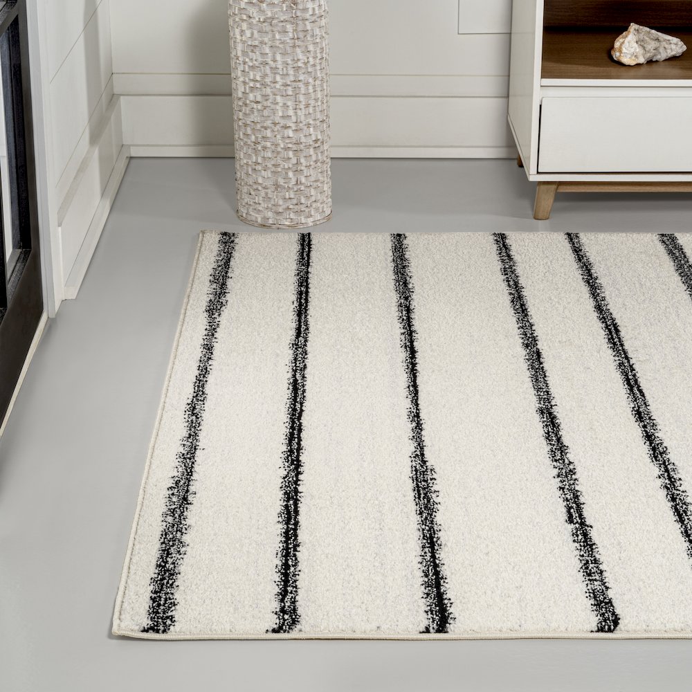 Williamsburg Minimalist Stripe Area Rug. Picture 1