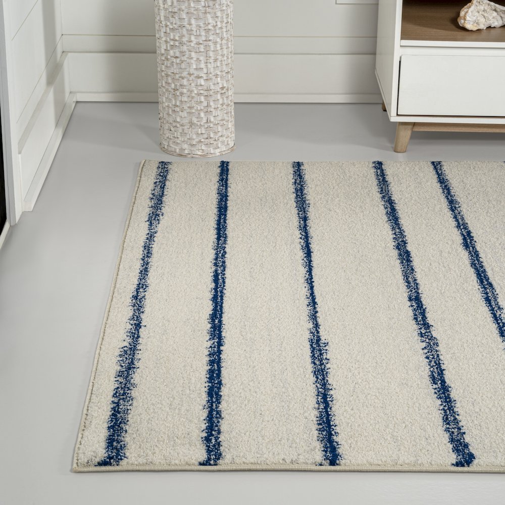 Williamsburg Minimalist Stripe Area Rug. Picture 1