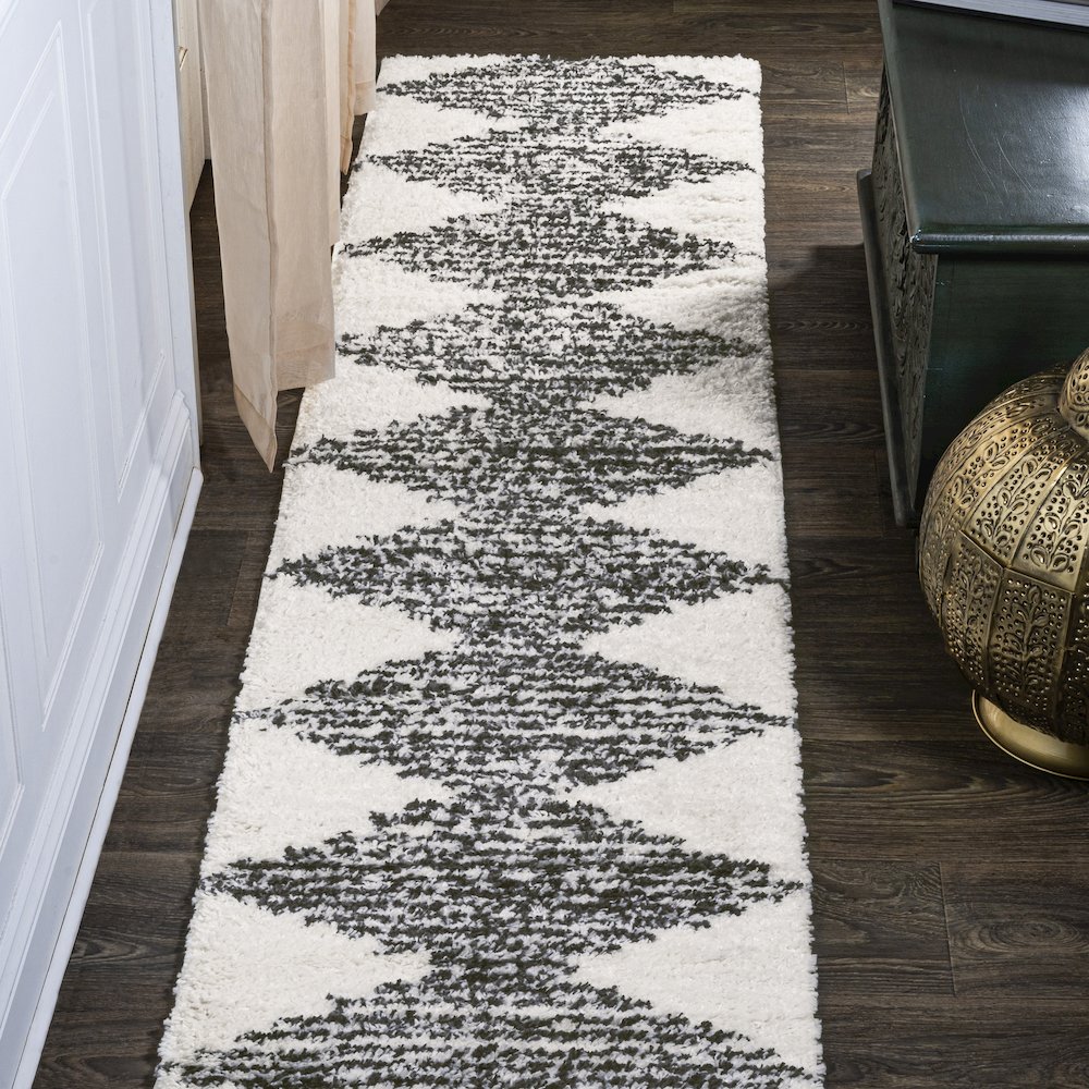 Elm Diamond Stripe Geometric Shag Area Rug. Picture 2