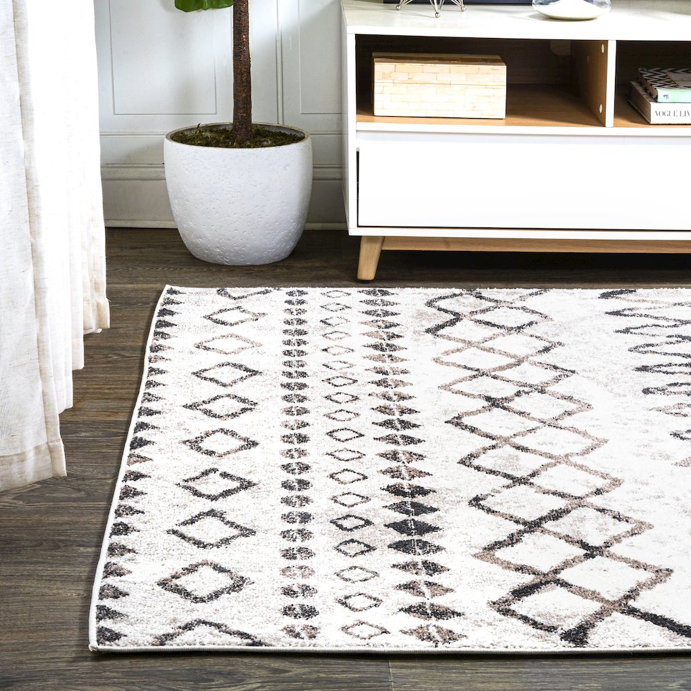 Aksil Moroccan Diamond Area Rug. Picture 3