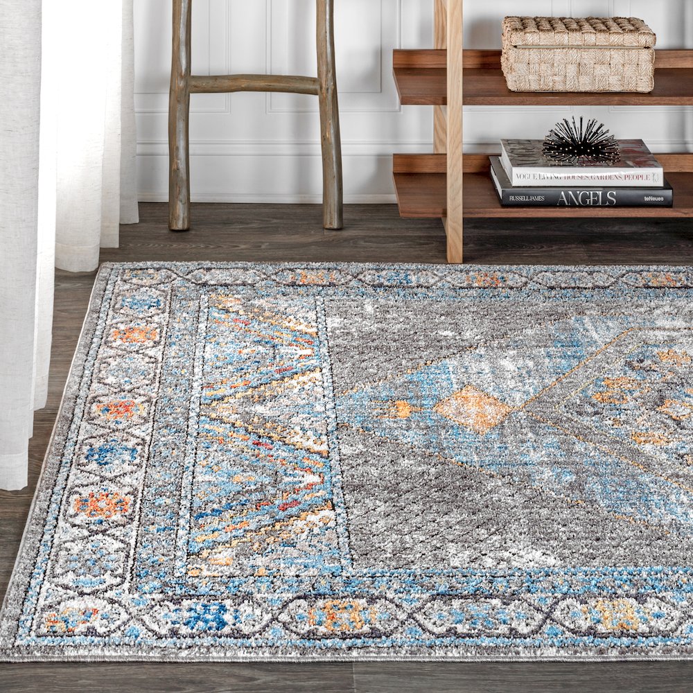 Izmit Geometric Vintage Medallion Area Rug. Picture 3